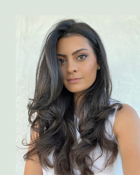 Woman with resilient, renewed, and healthy hair after the Artysto K18 4-Minute Molecular Repair Treatment.